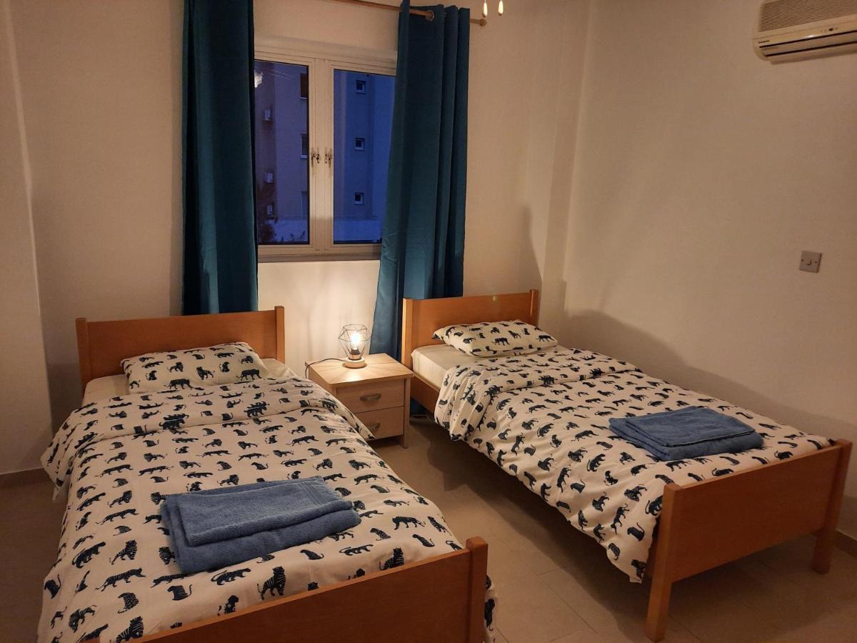 Large Apt 2 Bedrooms Sea View & 2 Balconies لارنكا المظهر الخارجي الصورة