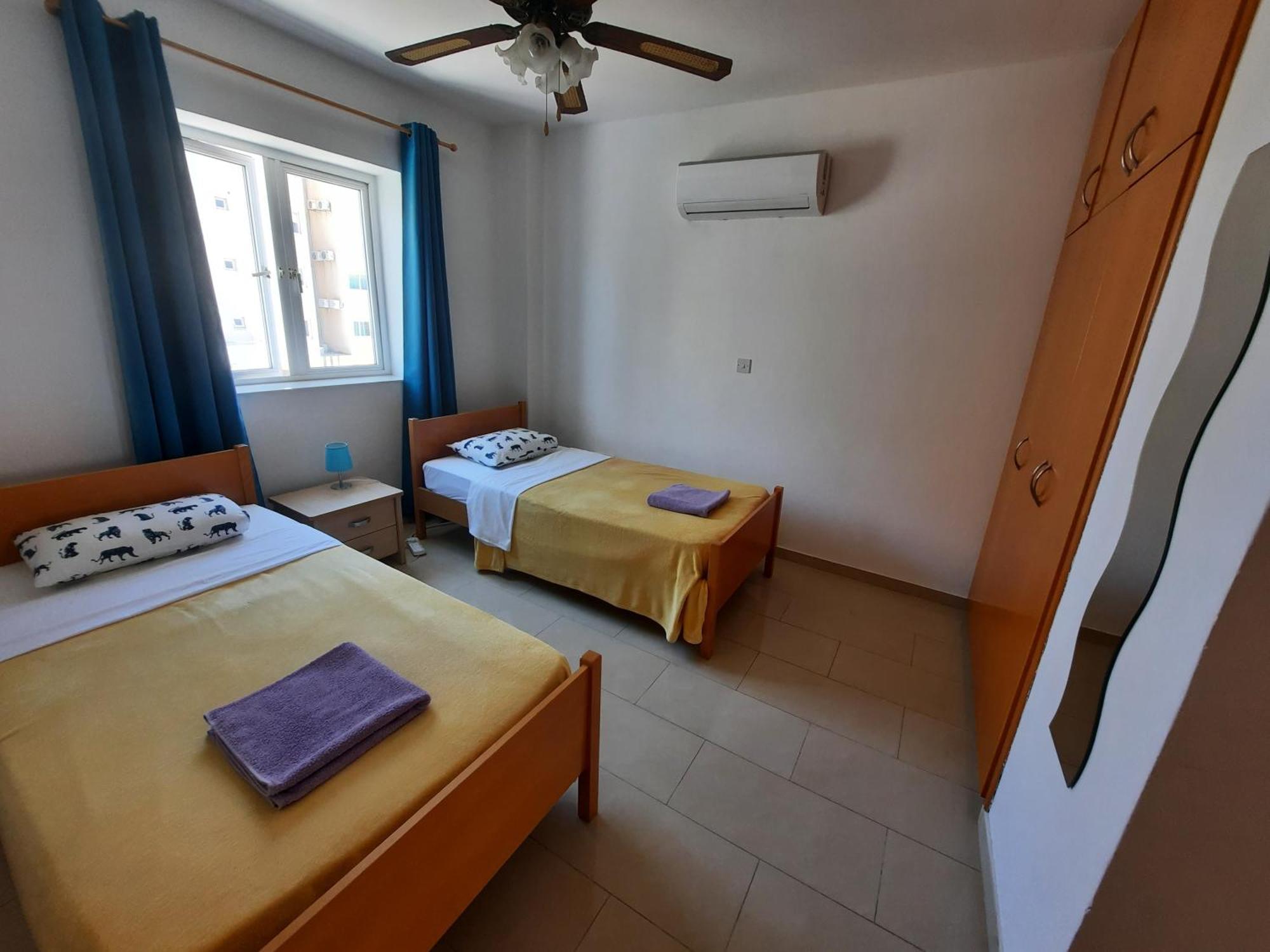Large Apt 2 Bedrooms Sea View & 2 Balconies لارنكا المظهر الخارجي الصورة